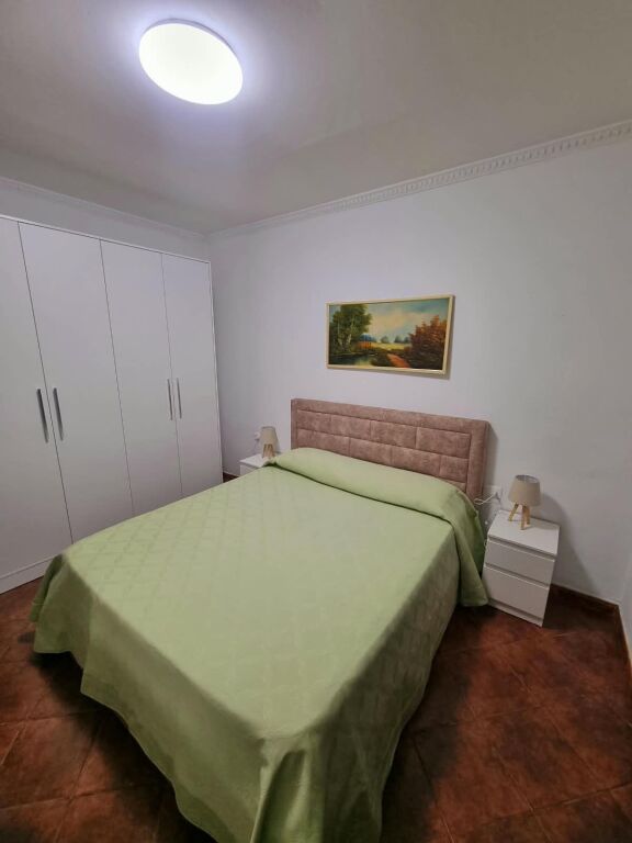 Jepet apartament 2+1 me qira tek Rruga e Elbasanit , prane Ambasada Amerikane , Shkolla e Baletit ! 700 mije leke !