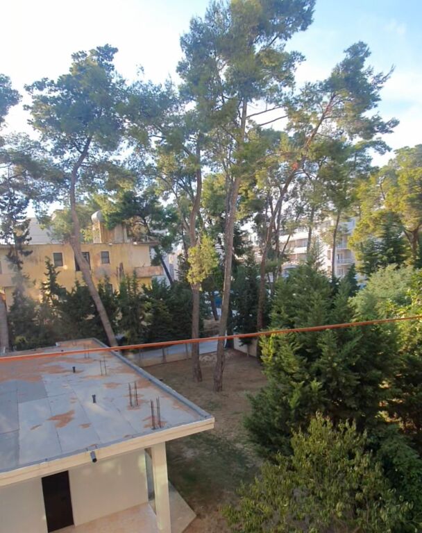 Shitet apartament 1+1