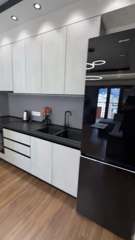 Apartament 1+1 per shitje Komuna e Parisit !