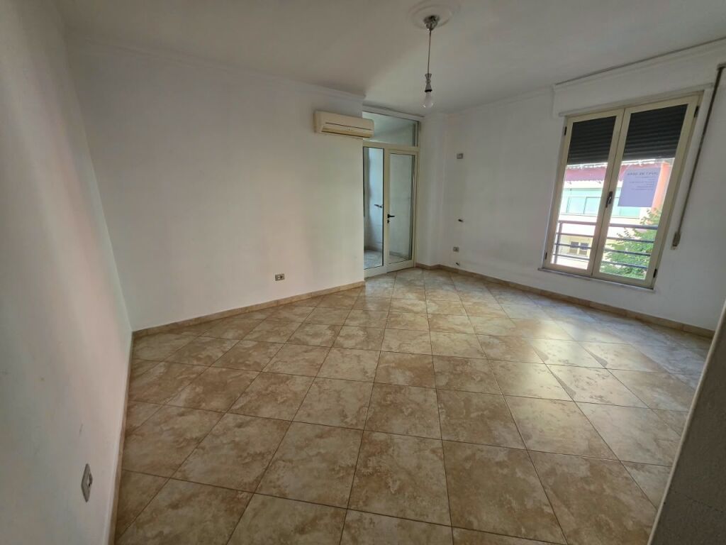 🏠 Jepet me qira apartament 2+1+2