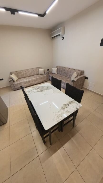 📍 Selvia– pranë Gjimnazit Partizani Jepet 1+1 me Qera