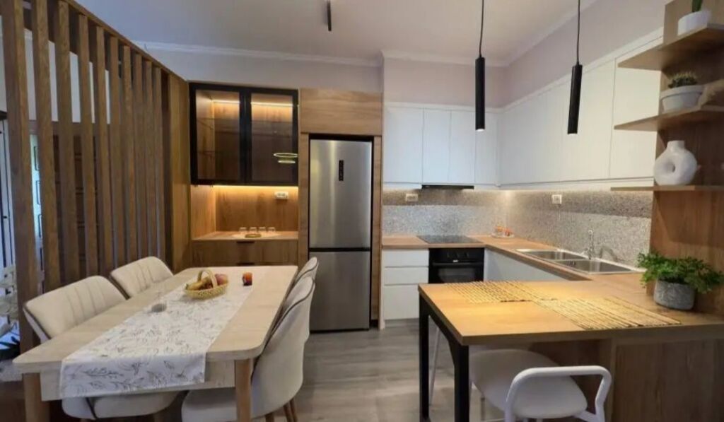 Jepet me Qira: Apartament 2+1+2 ngjitur me "Lake View" - Tiranë