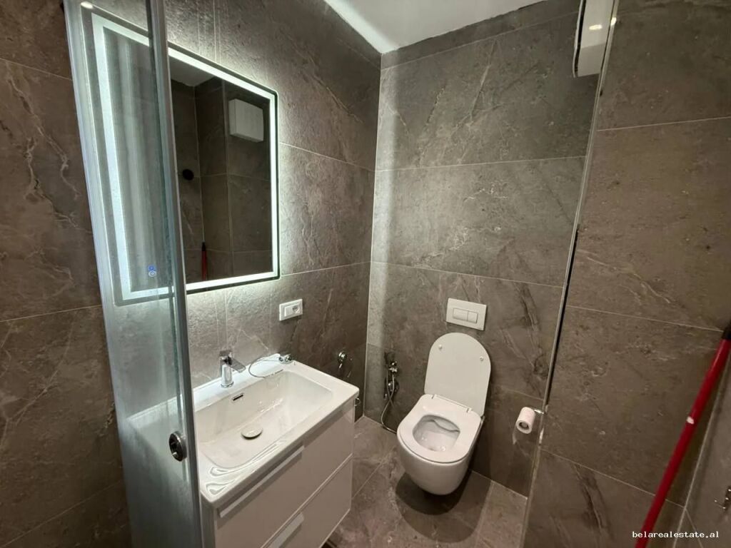 Appartamento In Affitto 1+1 Vicino a Komuna e Parisit (ID B210132) Tirana