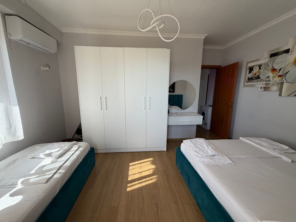 Jepet me qira 2+1 Ne zemer te Pazarit te Ri ,🏷️73.000leke