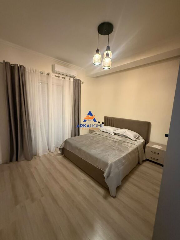 JEPET APARTAMENT ME QERA 3+1+BALLKON "SAUK I VJETËR" 1.000 EURO