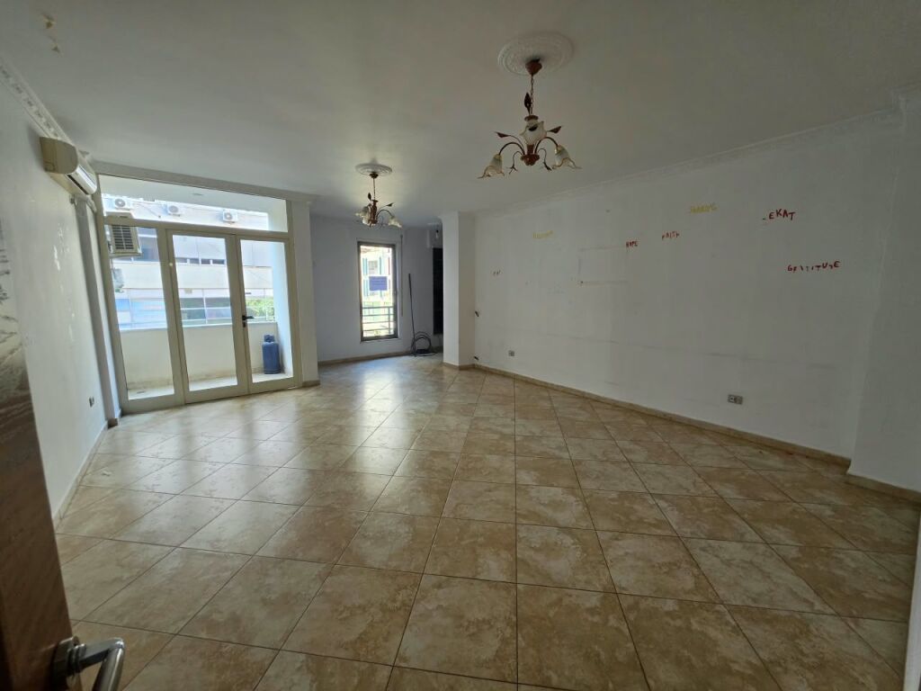 🏠 Jepet me qira apartament 2+1+2