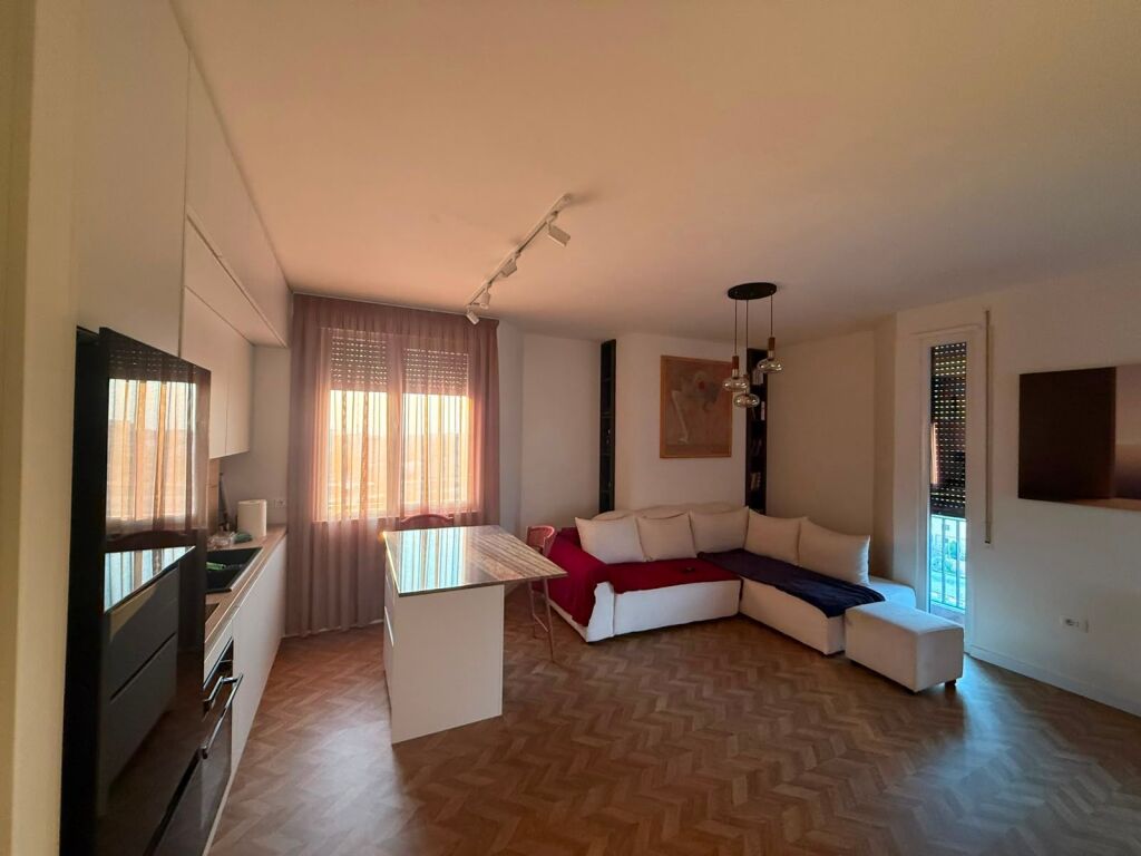 Apartament 2+1 per qera ne Shkoze !