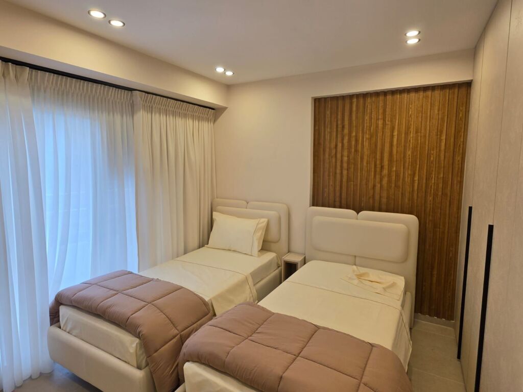 Appartamento 2+1+2 Balconi in Affitto a Lungo Termine - Lungomare, Vlore