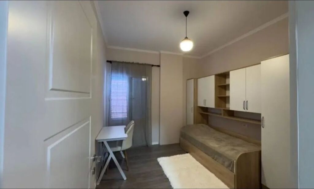Jepet me Qira: Apartament 2+1+2 ngjitur me "Lake View" - Tiranë
