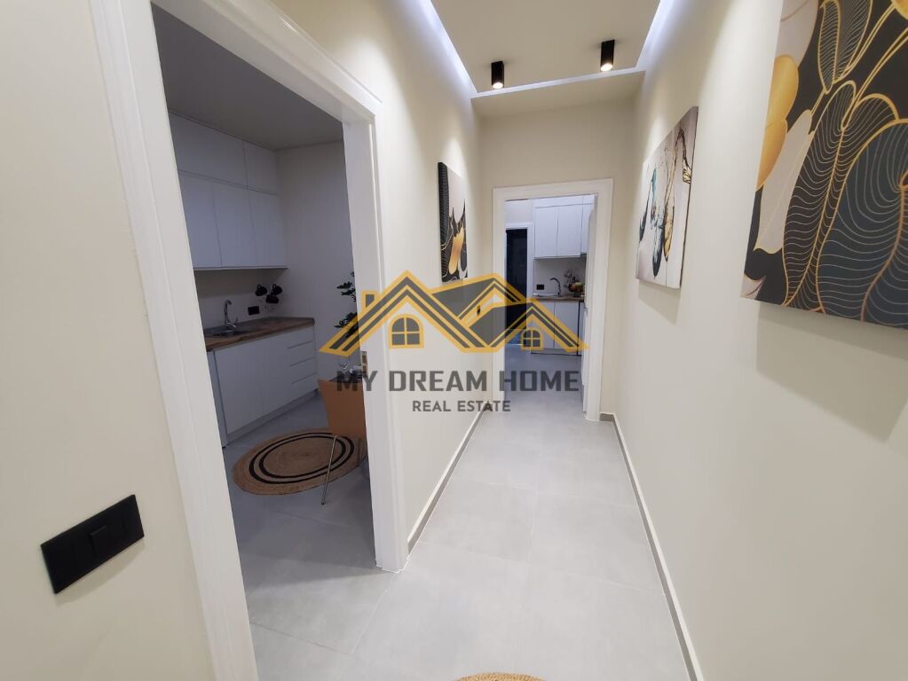 Business premises for sale + 3 apartments 1+1, first line with the main road in Plazh Hekurudha !
