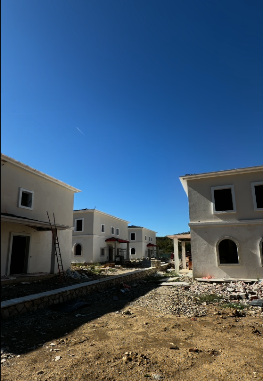 🏘️Luxury villa with swimming pool for sale in Petrelë🔥