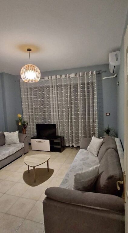 Apartament me qera 1+1