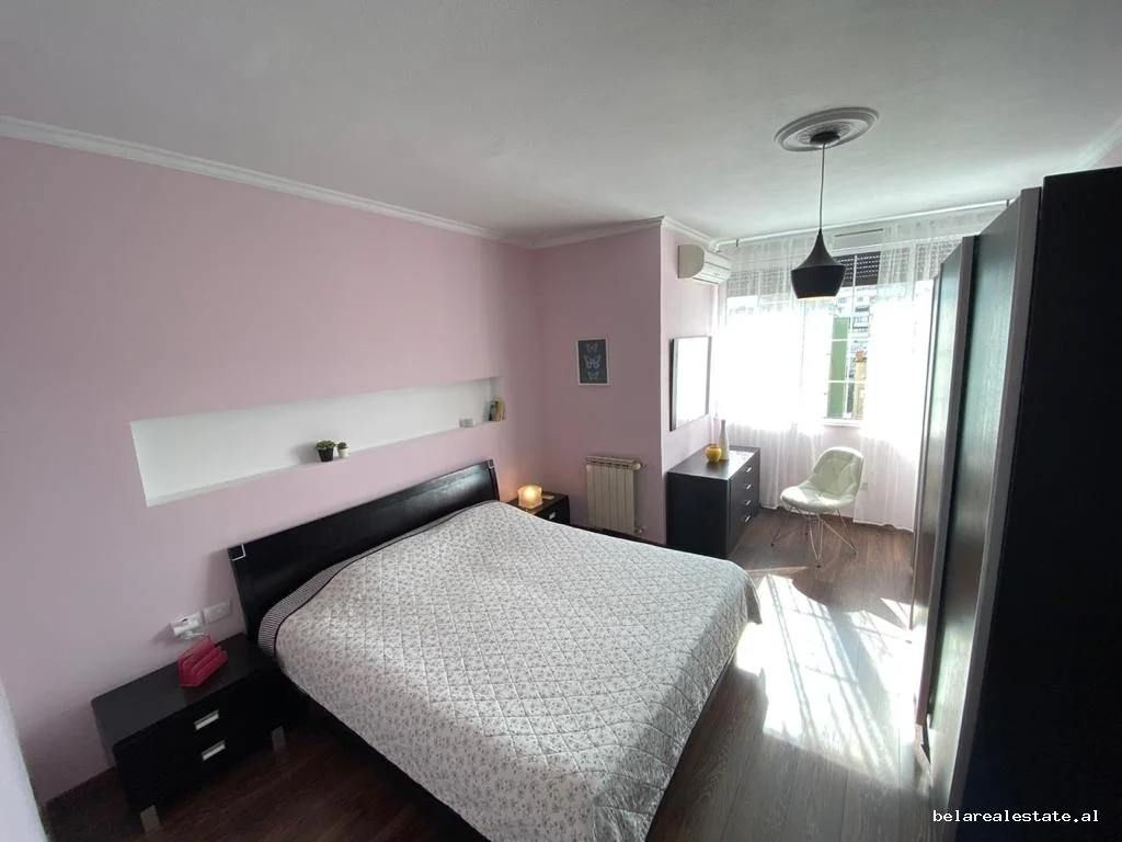 Apartament Duplex Me Qera 3+1+2 ne Bllok (ID B230229) Tirane