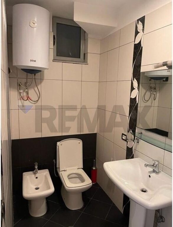 Jepet me Qira Apartament 2+1+2 Pallati me Shigjeta