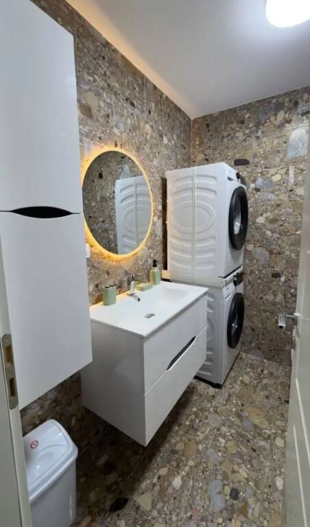 Jepet me Qira: Apartament 2+1+2 ngjitur me "Lake View" - Tiranë