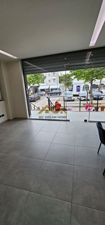 Business premises for sale + 3 apartments 1+1, first line with the main road in Plazh Hekurudha !
