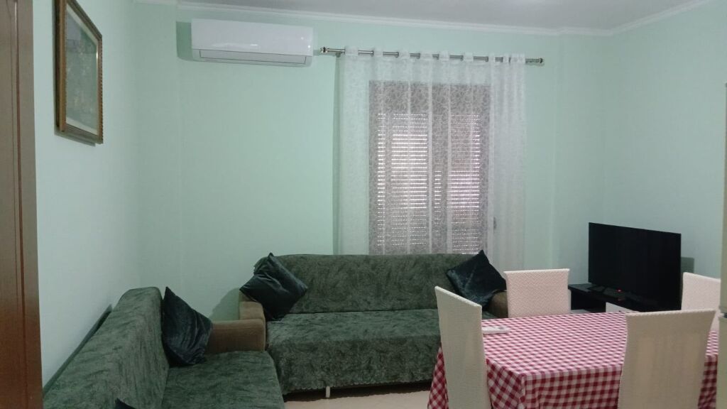 2+1 floor 1 villa Sauk with parking furnished 50000 lek is given