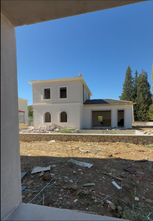 🏘️Luxury villa with swimming pool for sale in Petrelë🔥
