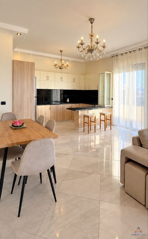 JEPET APARTAMENT ME QERA 3+1+BALLKON "SAUK I VJETËR" 1.000 EURO
