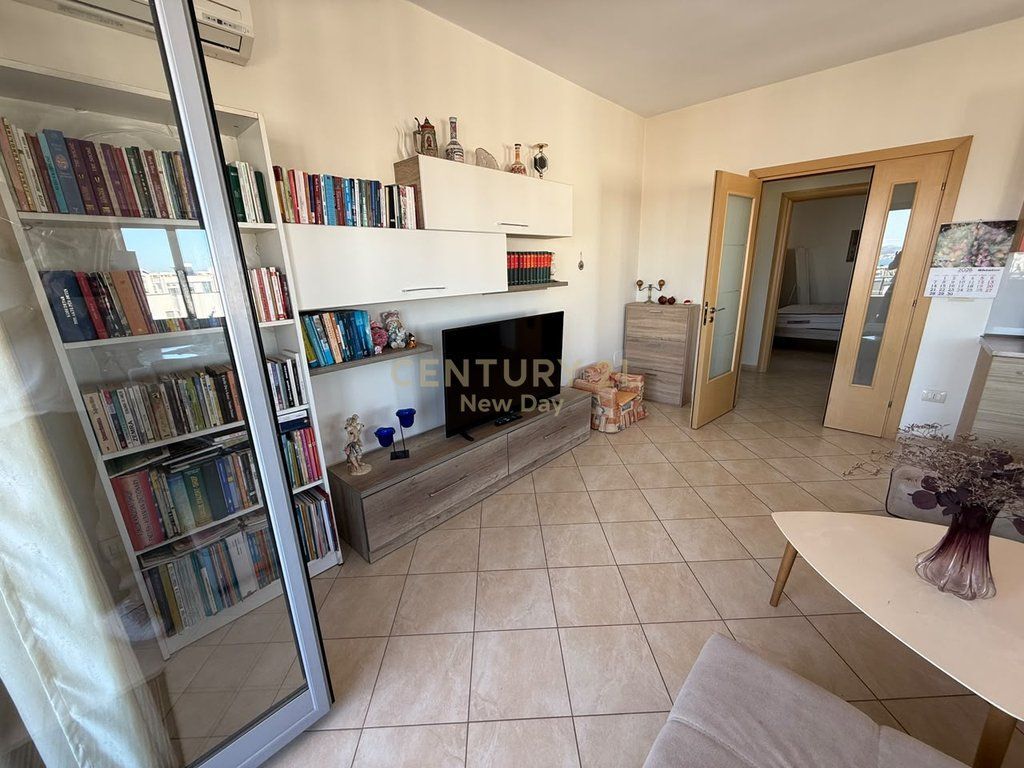 2+1 apartment with 2 bathrooms for rent near the Tax Office