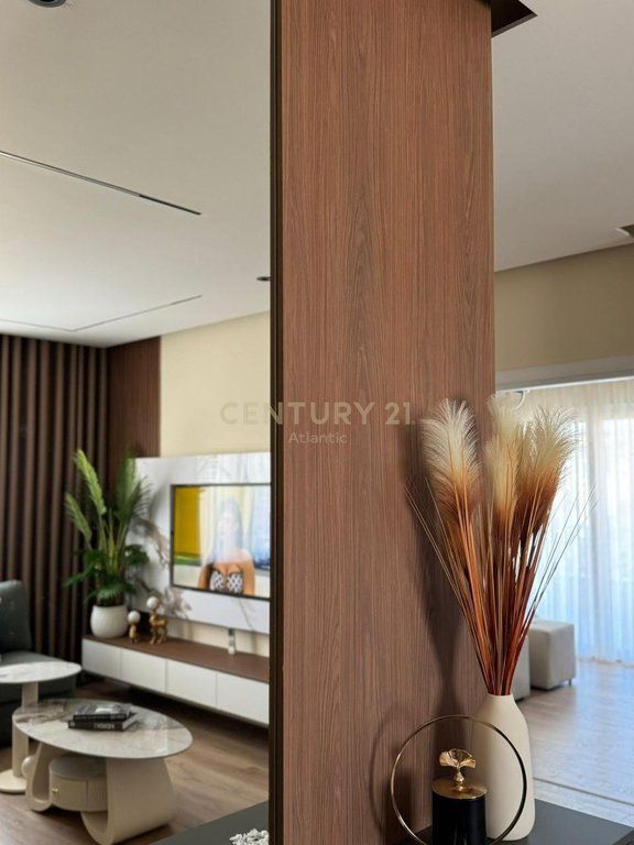 Apartament Luksoz Me Qira në Sheshi Pranvera, Durrës
