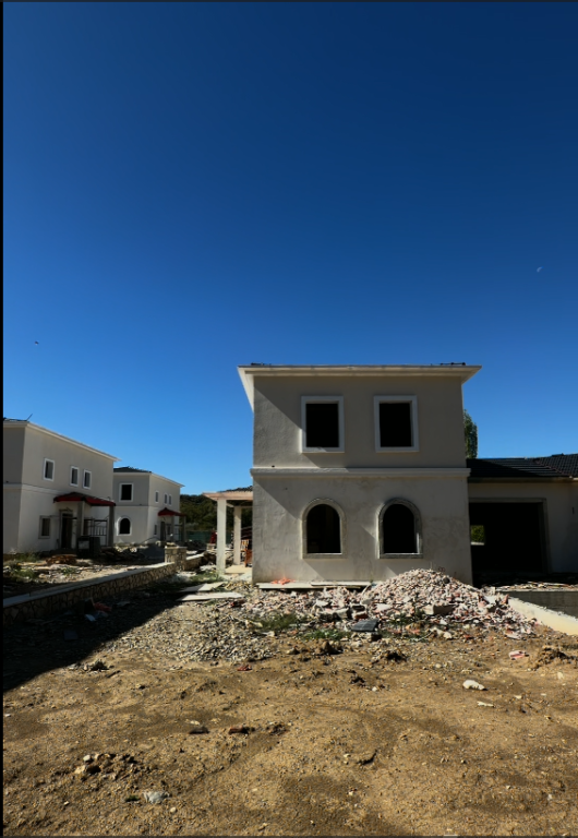 🏘️Luxury villa with swimming pool for sale in Petrelë🔥
