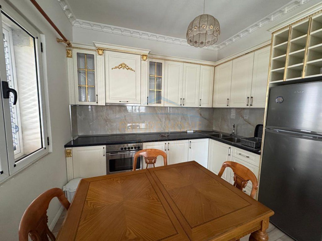 Jepet apartament 2+1 me qira tek Rruga Him Kolli , Rruga e Kavajes ! 700 mije leke !