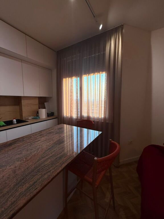 Apartament 2+1 per qera ne Shkoze !