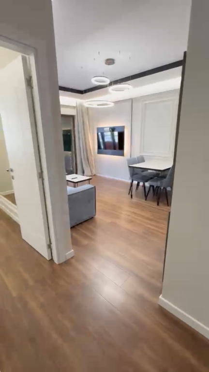 Apartament 1+1 per shitje Komuna e Parisit !