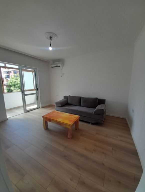 🏠 JEPET ME QIRA 1+1 – RRUGA NAIM FRASHËRI