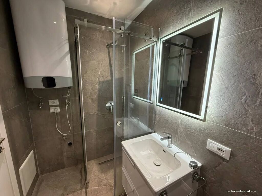 Appartamento In Affitto 1+1 Vicino a Komuna e Parisit (ID B210132) Tirana