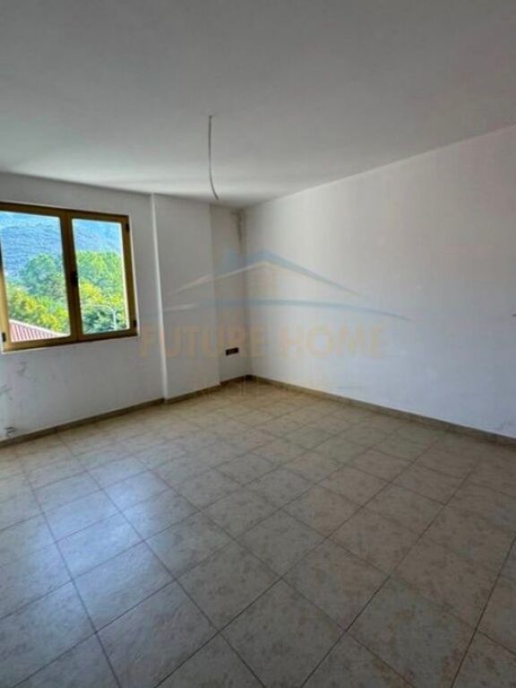 In vendita, Appartamento 2+1, Via Thesarit, Fresk, Tirana