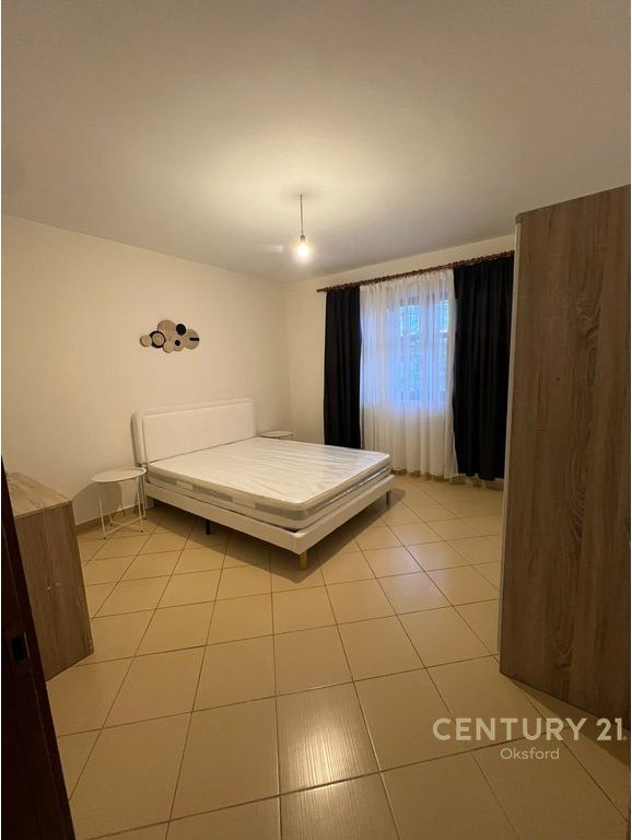 JEPET ME QIRA APARTAMENT 1+1 ME POST PARKIM PRAN RRETHIT SAUK