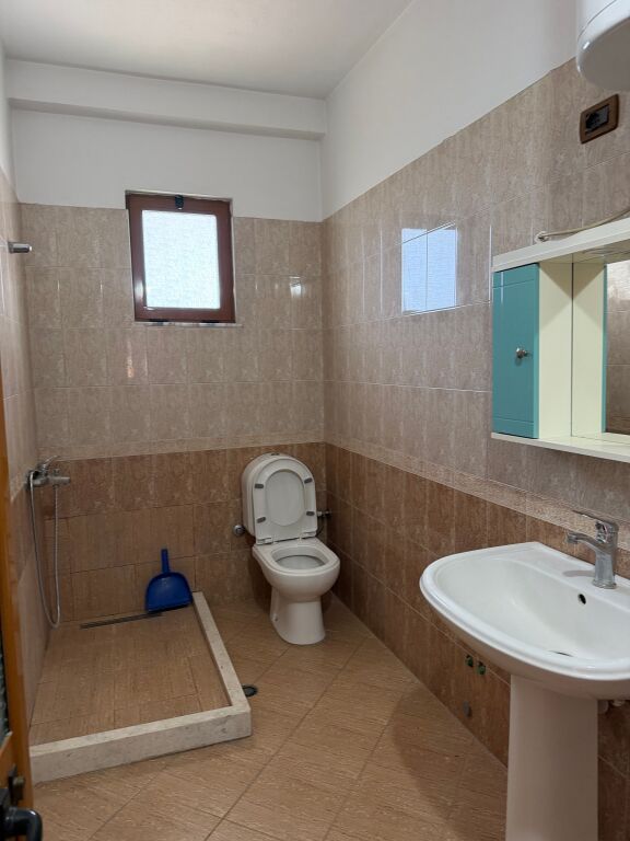 Apartament 1+1+parkim në misto mamë