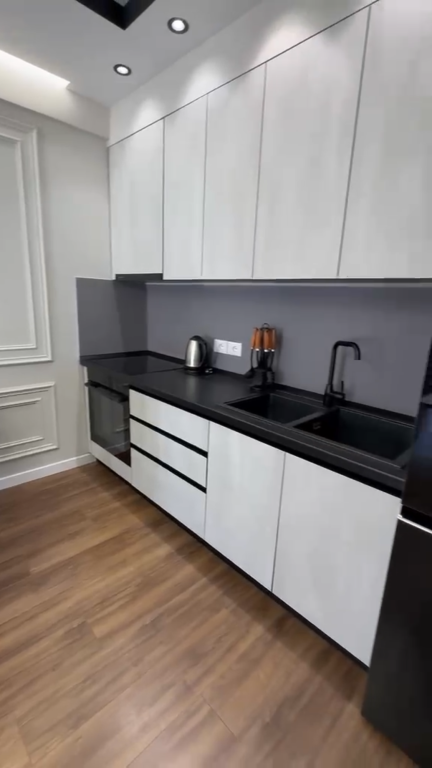 Apartament 1+1 per shitje Komuna e Parisit !