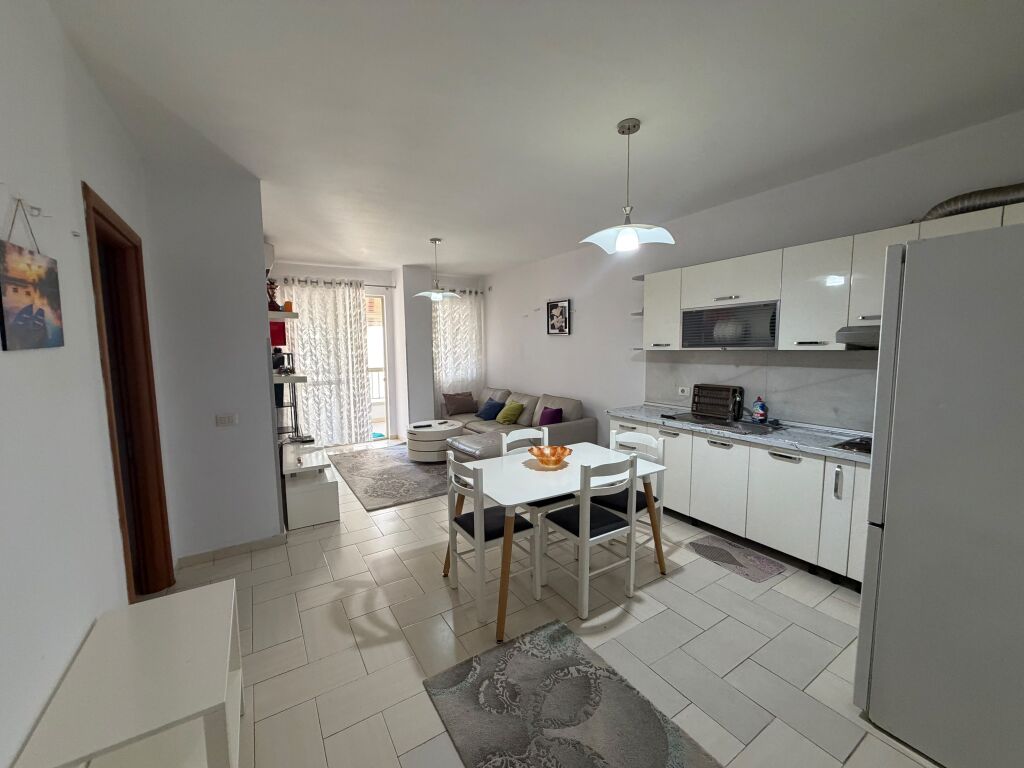 🏠 Appartamento 2+1 in affitto – Via “3 Dëshmorët” Yzberisht