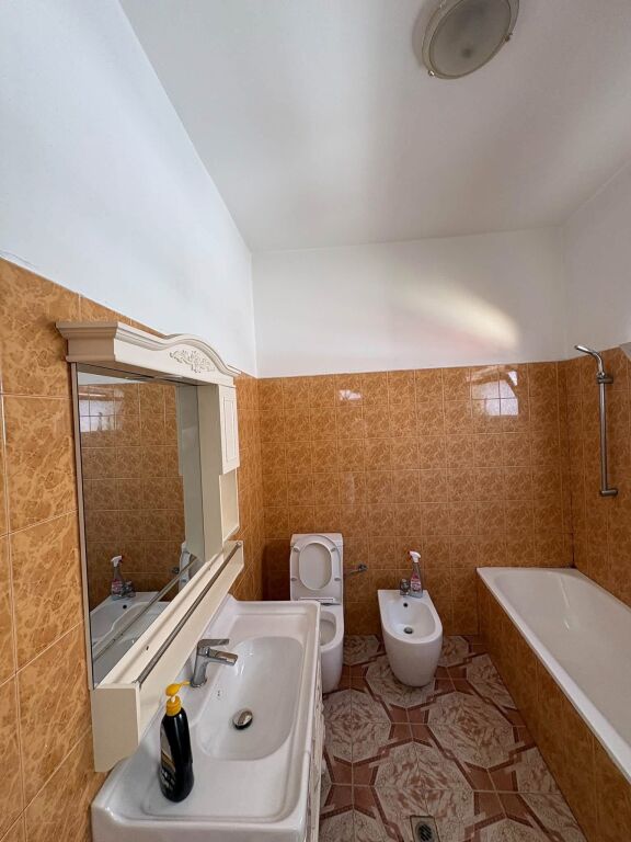 2+1,kat 3 godine private,myslym shyri,700 mije leke