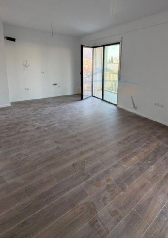 Shitet, Apartament 2+1+2+ 2 Poste Parkim, Rruga Sadik Petrela, Kompleksi ASL 2