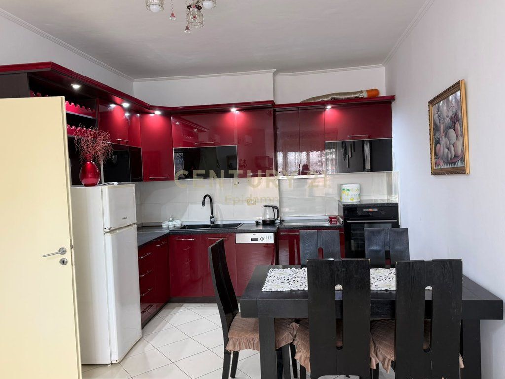 Jepet me qira apartament 2+1+2 prane Kazazit