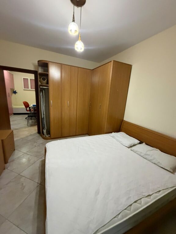 Jepet me qera 2+1 Liqeni That mobiluar 50000 lek
