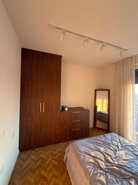 Apartament 2+1 per qera ne Shkoze !
