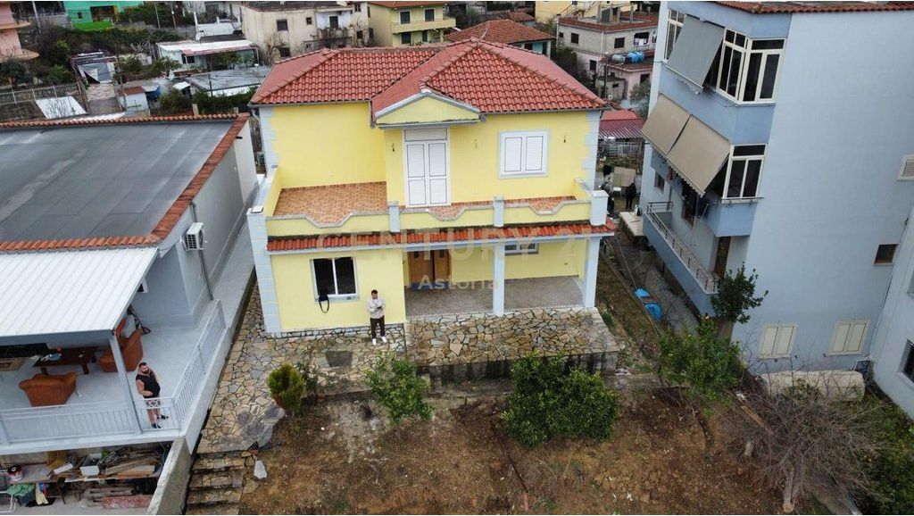 Shtëpi Private 2-Katëshe me 400 m² Truall për Shitje në Selitë