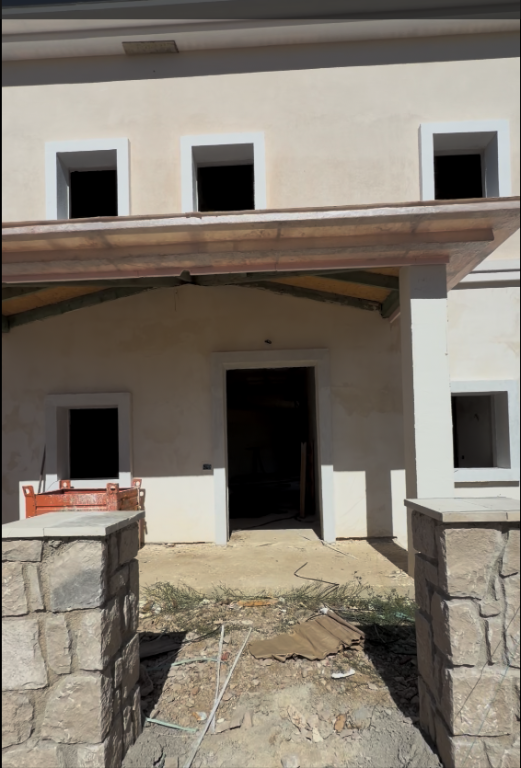 🏘️Luxury villa with swimming pool for sale in Petrelë🔥