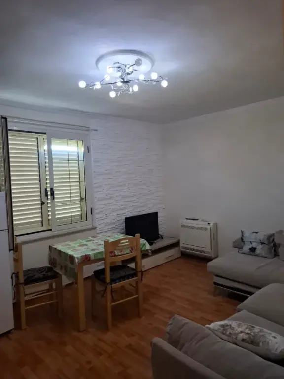 Jepet me qira 2+1+1 XHAMLLIKU 600€