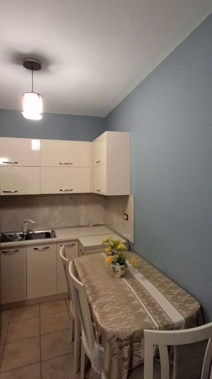 Apartament me qera 1+1