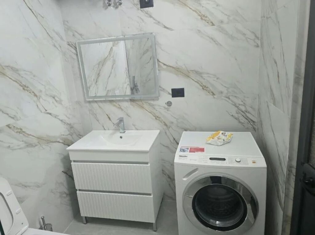 GARSONIERE 32,000 LEKE ISH-TREGU ELEKTRIK