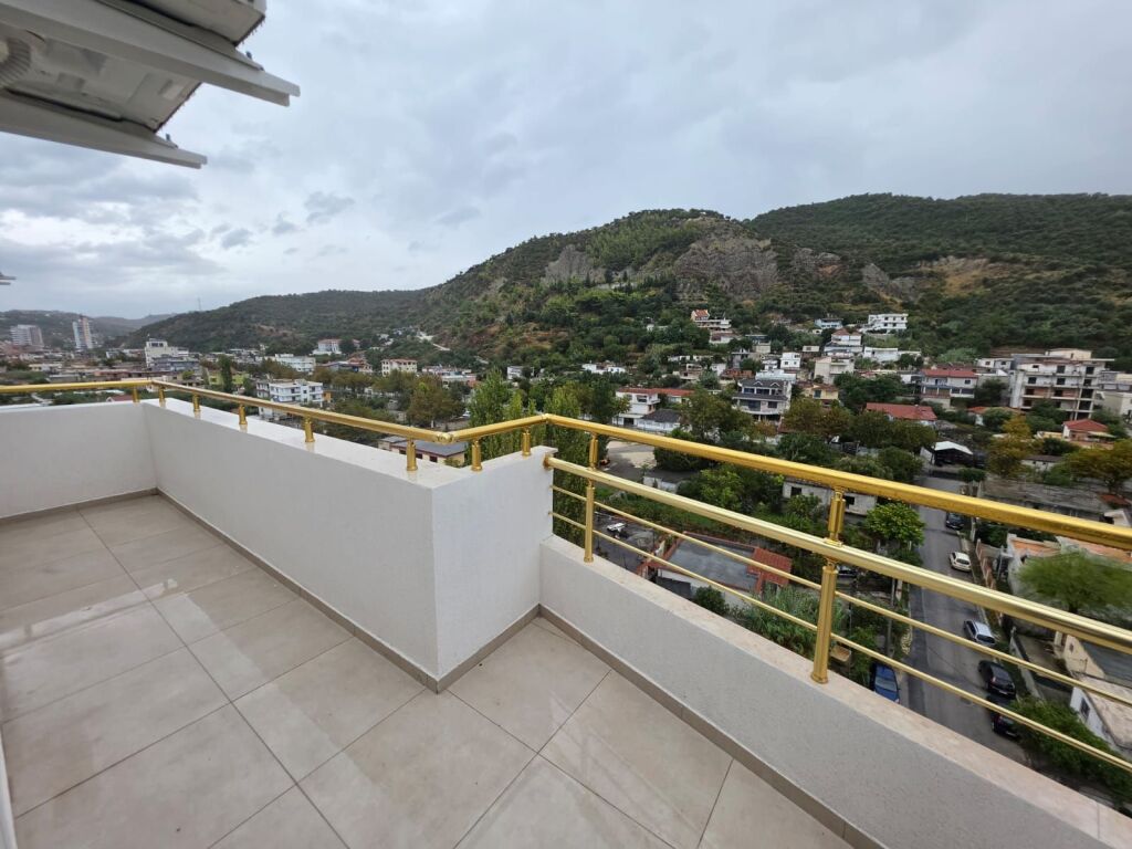 Appartamento 2+1+2 Balconi in Affitto a Lungo Termine - Lungomare, Vlore