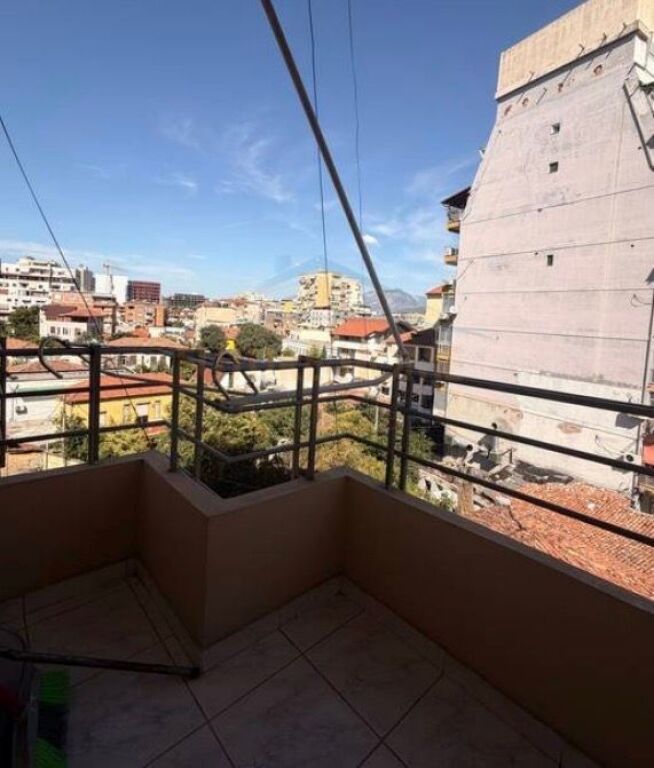 In vendita, Appartamento 1+1, Via Barrikadave, Tirana