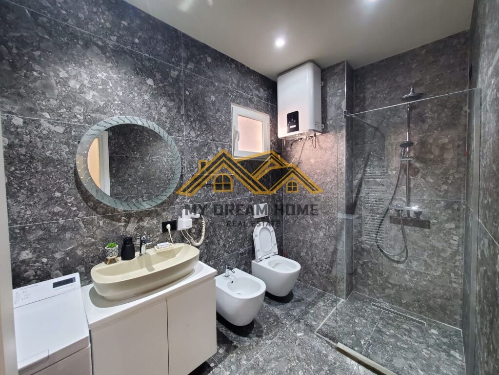 Business premises for sale + 3 apartments 1+1, first line with the main road in Plazh Hekurudha !

