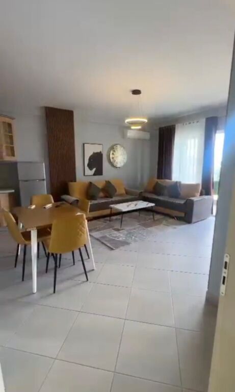 Shitet apartament 1+1+Ballkon tek Rruga 5 Maji , prane Kompleksit Alb - Edil   